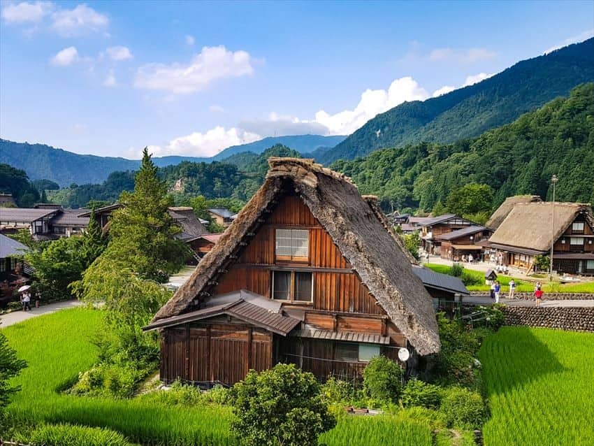 10-amazingly-beautiful-small-villages-in-japan