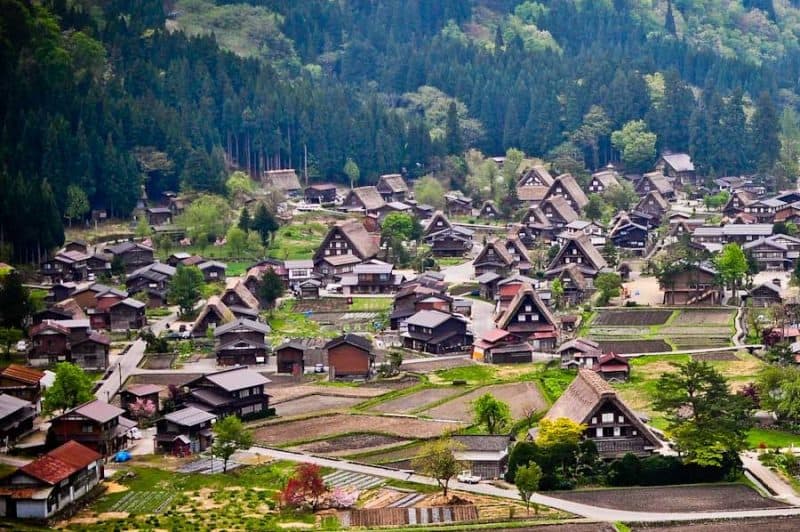 10-amazingly-beautiful-small-villages-in-japan