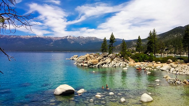 places to visit alone in US